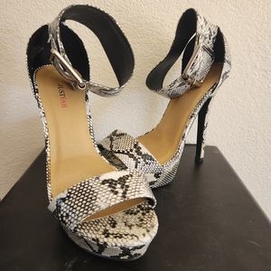 Snake print heel size 7.5